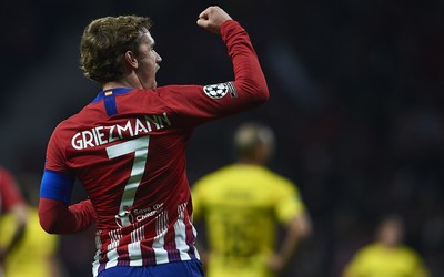 GG体育焦点-克瓦拉茨赫利亚与对方球员交换球鞋