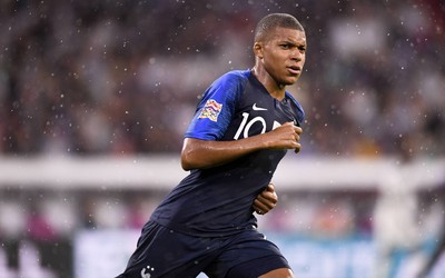 GG体育独家-里维埃尔替补席上看急了